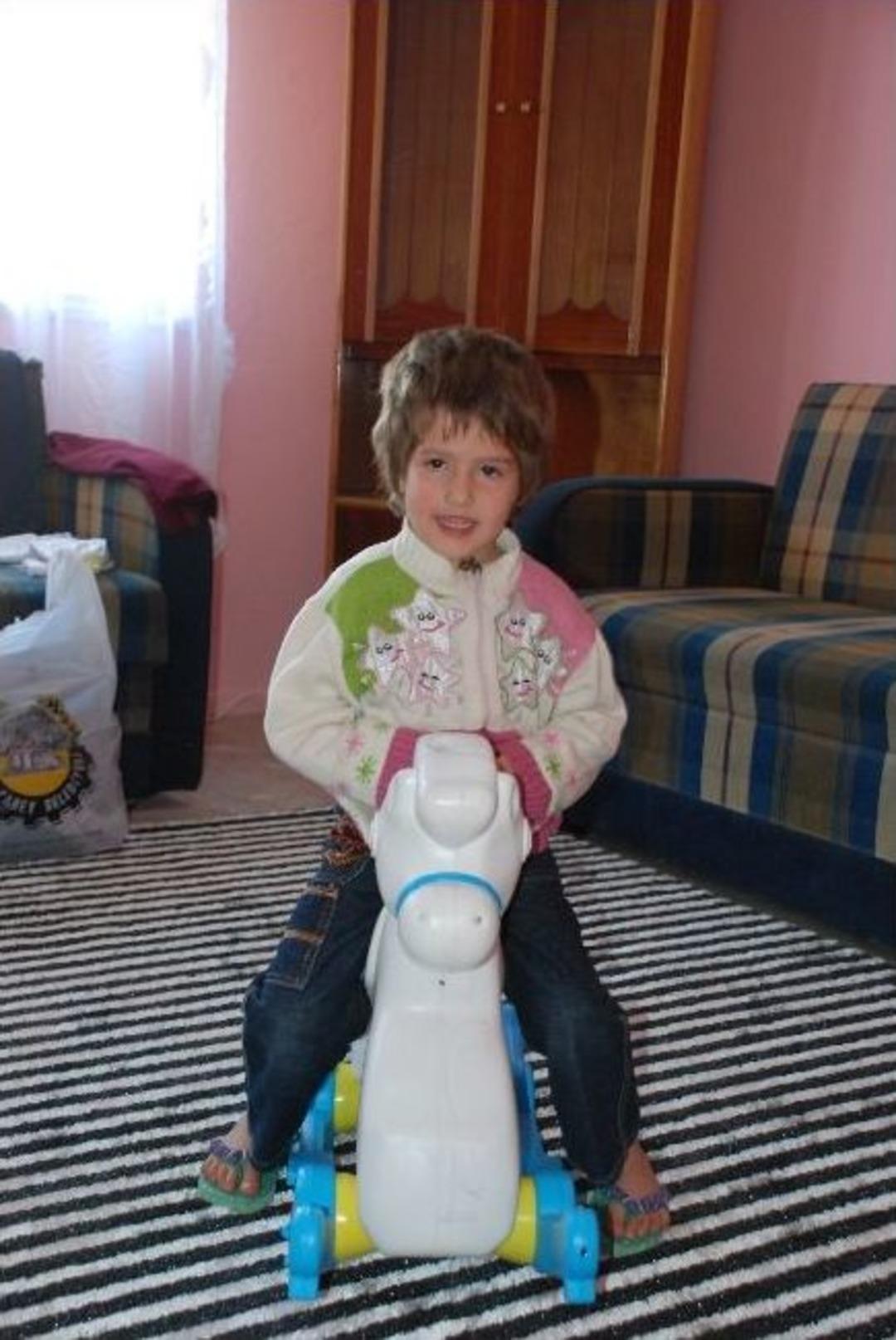 Belediyeden Dam Gibi Evde Yaşayan Aileye Dayalı D&ouml;şeli Ev