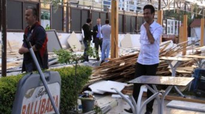 Turistik Sahildeki Tesislerde Hukuksuz Yıkım Iddiası