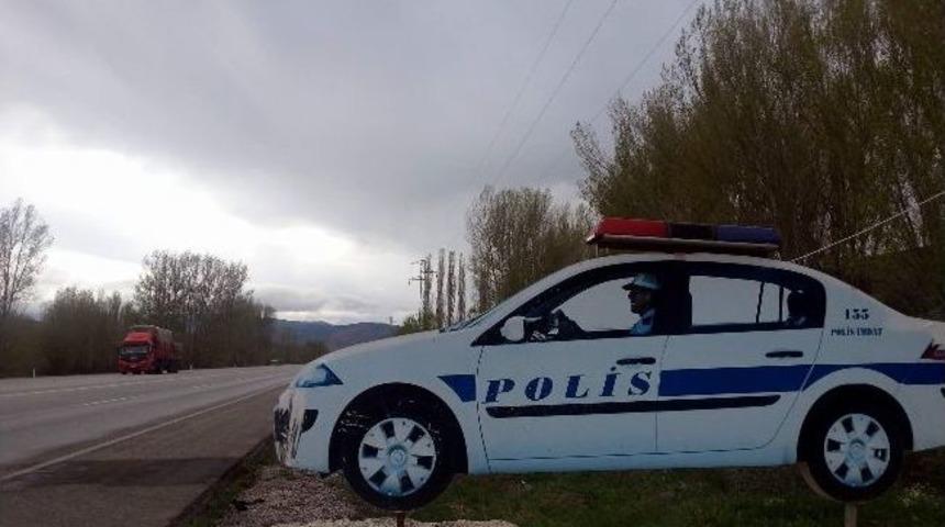 Maket Polis Arabası Trafik Kazalarını Azalttı