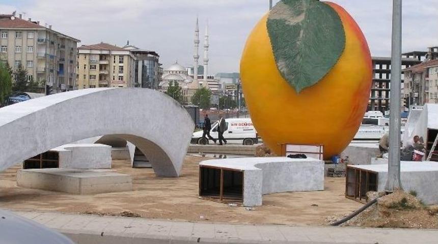 Malatya&rsquo;da 3 Yere Kayısı Kaidesi