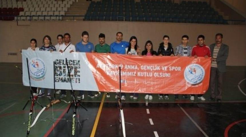 &Uuml;niversite &Ouml;ğrencilerine Ok&ccedil;uluk Eğitimi