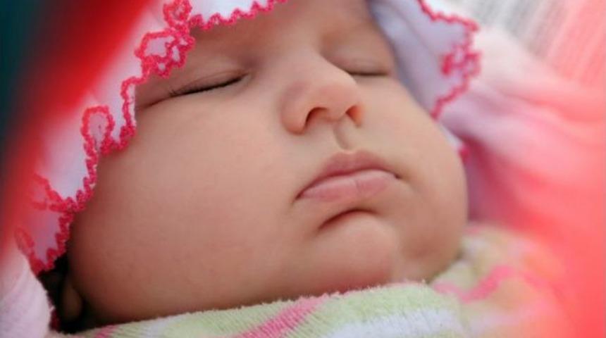 Bebeği Ile 'direnmeye' Geldi