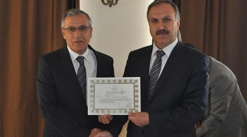 Milli Eğitim M&uuml;d&uuml;r&uuml;&rsquo;ne Başarı Belgesi