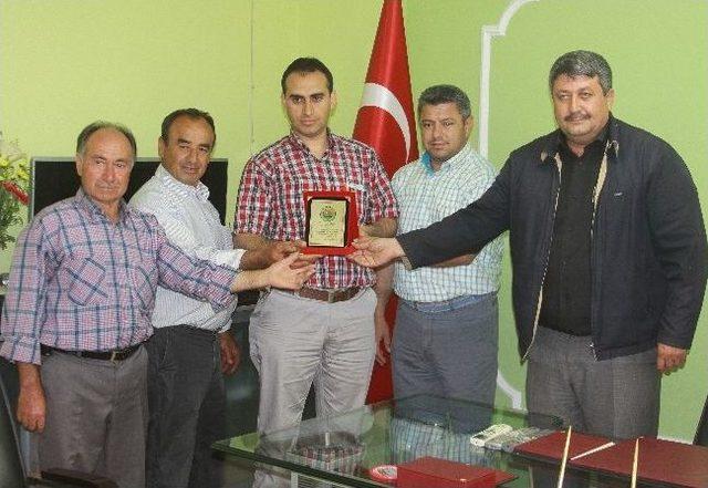 Saruhanlı'da Gazetecilere Plaket Verildi