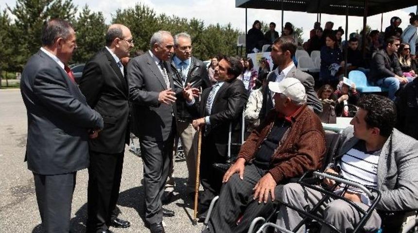 Engelsiz &Uuml;niversite Birimi Farkındalık Oluşturmak İ&ccedil;in &Ccedil;eşitli Etkinlikler D&uuml;zenledi