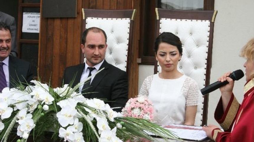 Evlilik &Ouml;ncesi Eğitim Seminerini Tamamladılar Nikahı Kıydılar