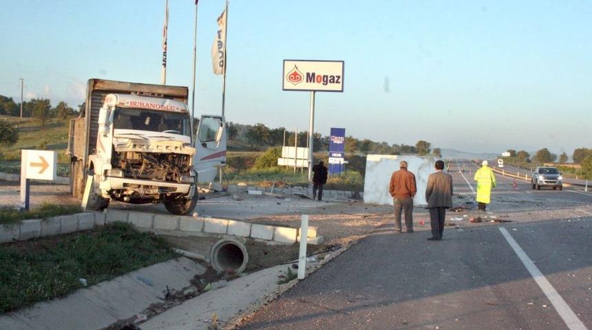 Ankaraspor Heyeti Kaza Yaptı; Bir &Ouml;l&uuml; 17 Yaralı