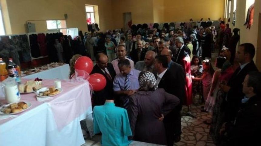 Kadın Giysileri Sergisi