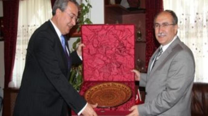 Vali Savaş’dan Ünver’e Veda Ziyareti