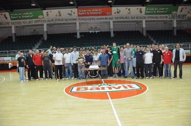 Banvit Basketbol Kulübü'nde Kutlama