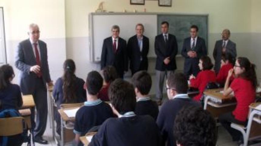 Vali &Ccedil;akır, Ardeşen'de Okulları Ziyaret Etti