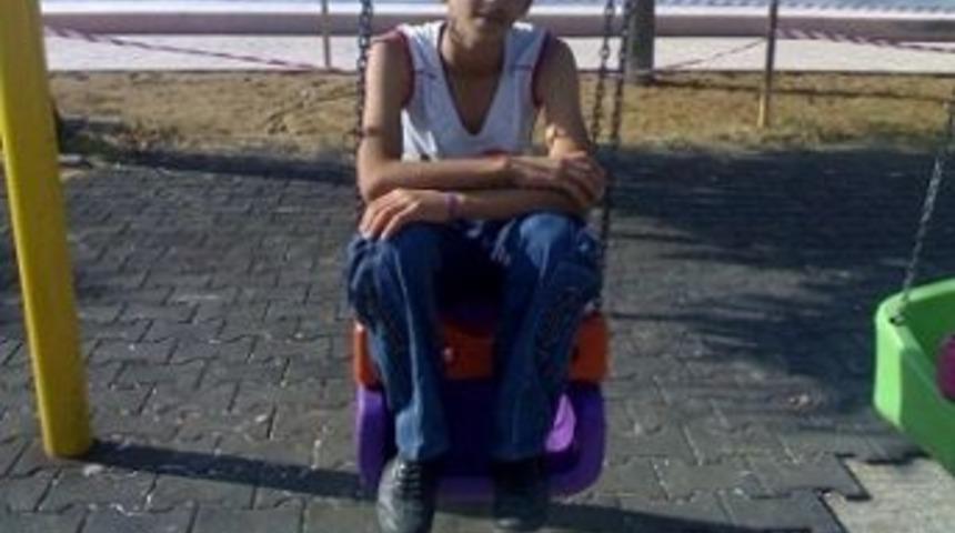 Otob&uuml;s altında b&ouml;yle can verdi