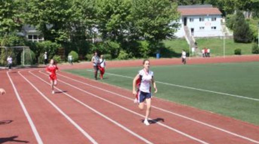 &Ouml;ğrenciler Sağlık I&ccedil;in Y&uuml;r&uuml;d&uuml;