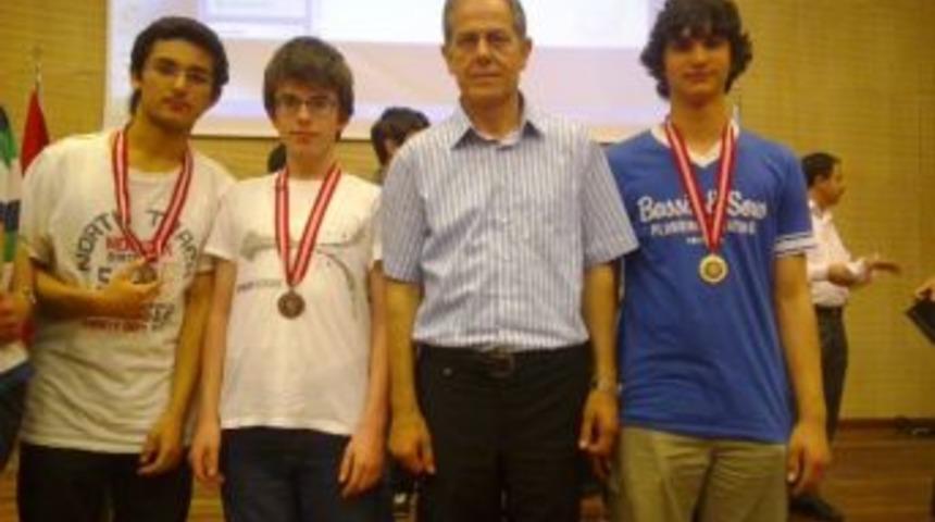 Coşkun Koleji, Antalya Matematik Olimpiyatı&rsquo;ndan Altınla D&ouml;nd&uuml;
