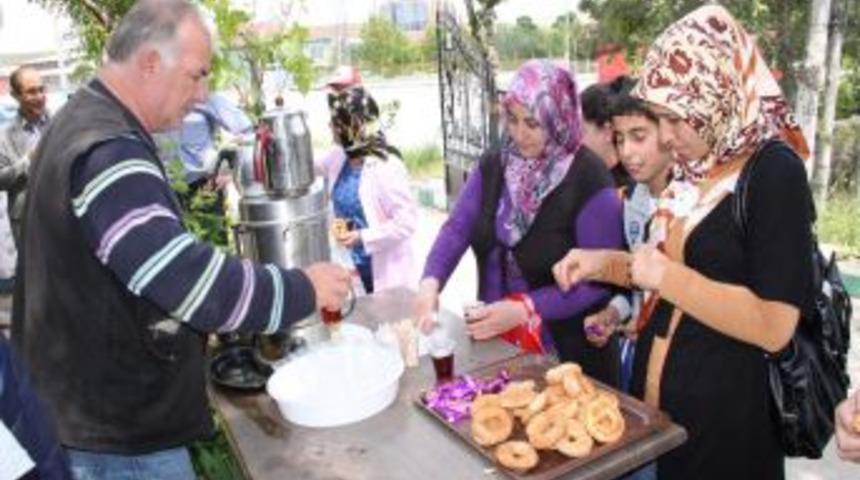 Belediye, Kandil Simidi Dağıttı