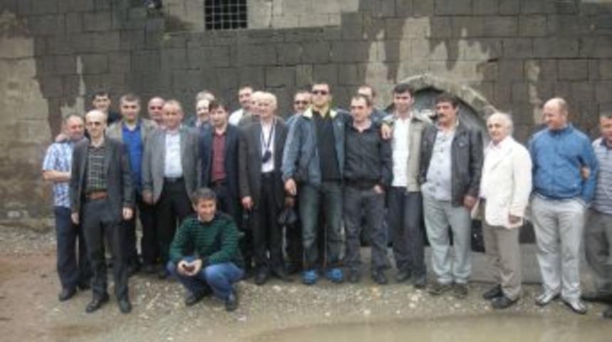 Artvin'den Diyarbakır'a G&ouml;n&uuml;l K&ouml;pr&uuml;s&uuml; Kurdular