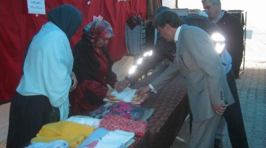 Başkan &Ouml;zmen G&uuml;lveren Derneğinin Kermesini Ziyaret Etti