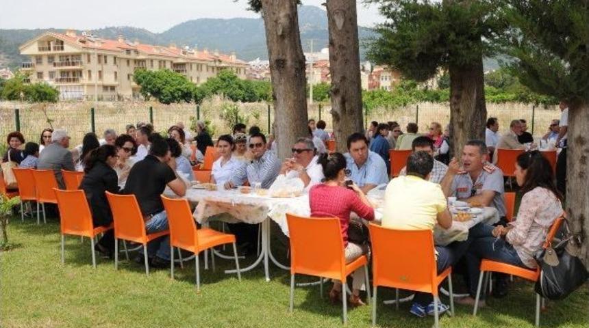 Marmaris'te Engelliler Barbek&uuml; Partisinde Bir Araya Geldi