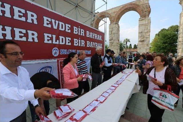 “her Evde Bir Bayrak, Her Elde Bir Bayrak” Kampanyasına Destek Artıyor