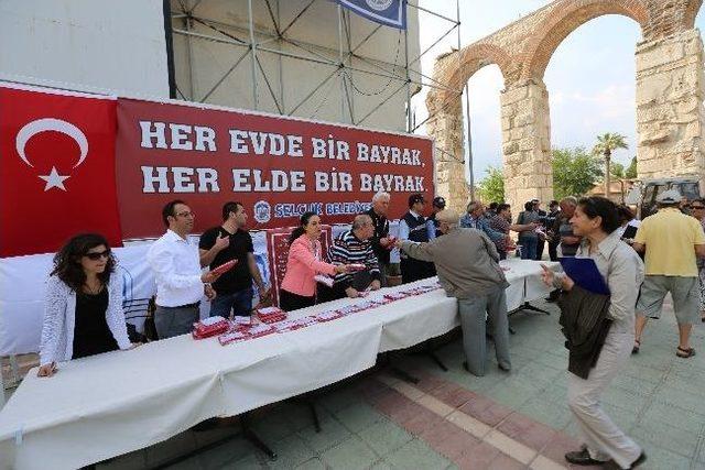 “her Evde Bir Bayrak, Her Elde Bir Bayrak” Kampanyasına Destek Artıyor