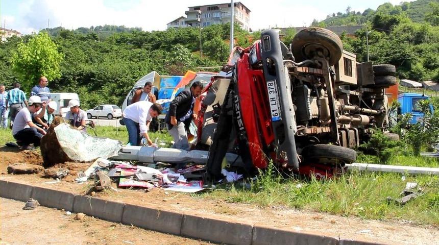 Keşap T&uuml;neli &Ccedil;ıkışında Kaza: 1 &Ouml;l&uuml;