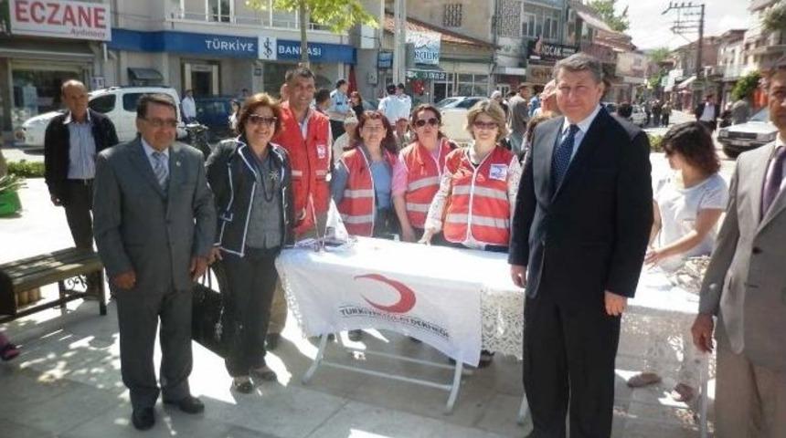 Urla Kızılay, D&uuml;nya &Ccedil;it&ccedil;iler G&uuml;n&uuml;nde Stant A&ccedil;tı