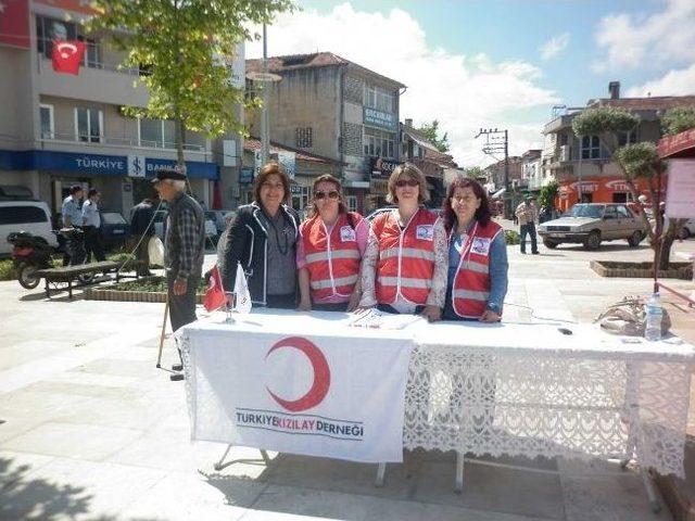 Urla Kızılay, Dünya Çitçiler Gününde Stant Açtı