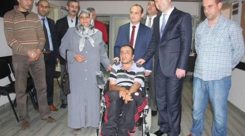 Ak Partililer Her G&uuml;n İki Ekmek Parasıyla İki Engelliye Ak&uuml;l&uuml; Araba Aldı