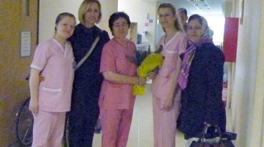 Bandırma Ak Parti Kadın Kollarından Hemşirelere Ziyaret