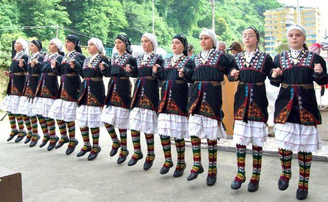 Vakfıkebir Halk Eğitim Yıl Sonu Sergisi Açtı