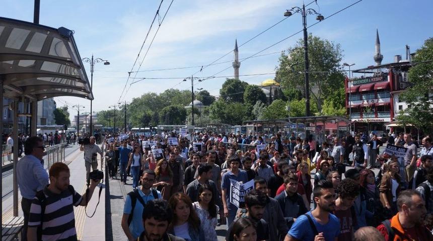 Reyhanlı Protestosu I&ccedil;in Beyazıt'tan Beşiktaş'a Y&uuml;r&uuml;d&uuml;ler