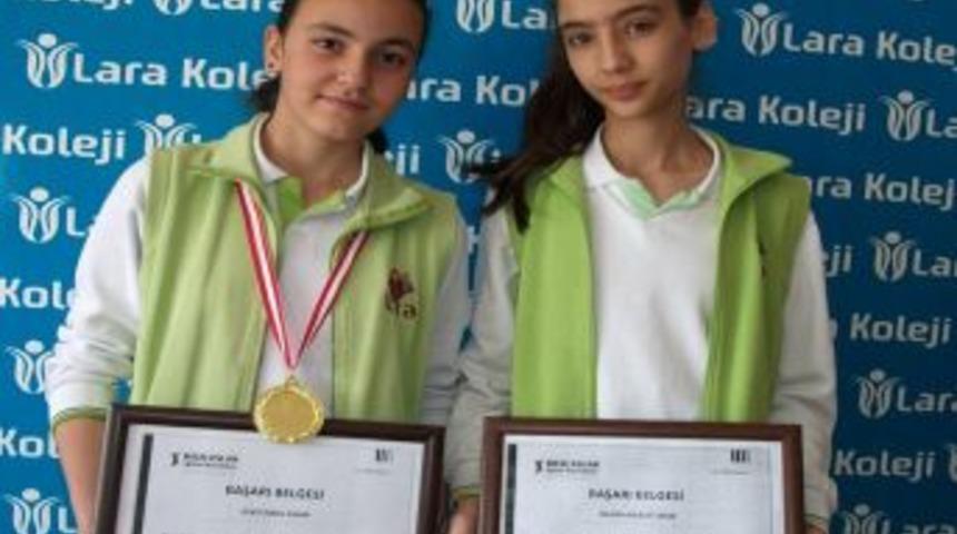 Lara Koleji Madalya Ile D&ouml;nd&uuml;