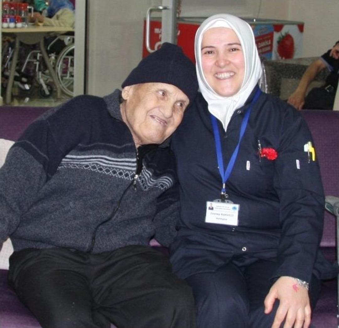 Hemşirelerden Huzurevlerine Ziyaret