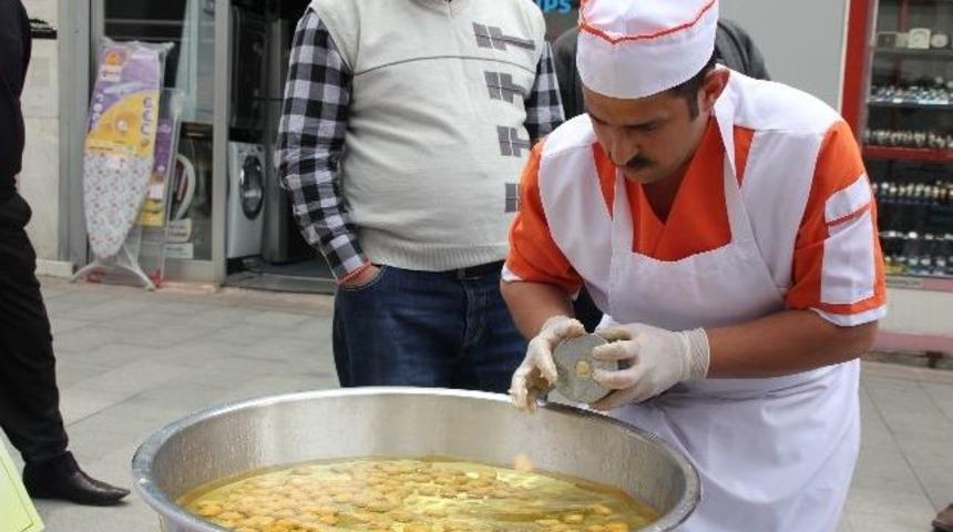 Erzurum Taş Mağazaları Koruma Ve Yaşatma Derneği Lokma Dağıttı