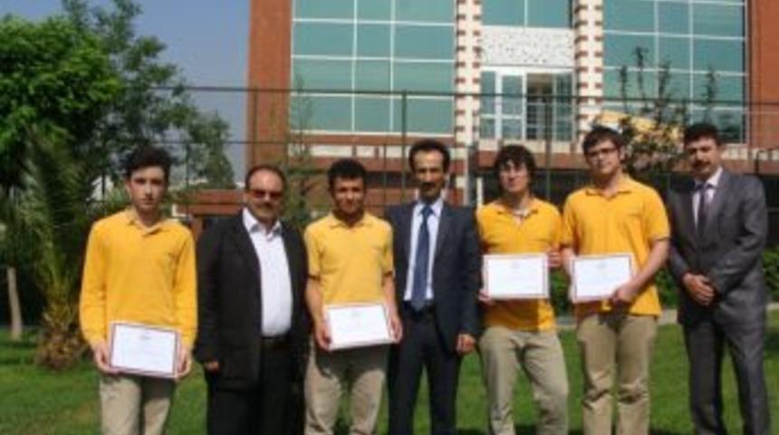 Kocaeli'nde D&uuml;zenlenen Bilgi Yarışmasında Fatih Koleji Birinci Oldu
