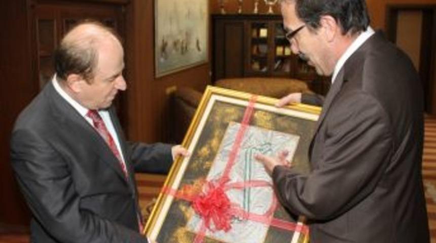 Vali &Ouml;zt&uuml;rk'ten Bulutlar'a Veda Ziyareti