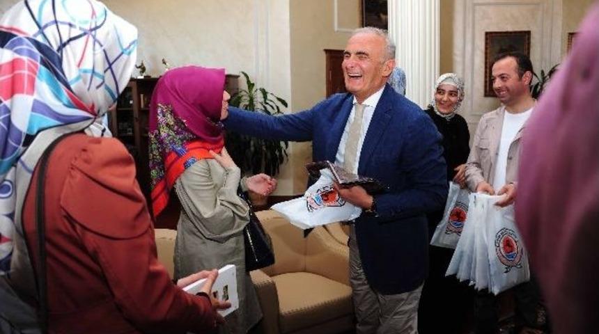 Gen&ccedil; &Uuml;niversiteliler Başkan Yılmaz&rsquo;ı Ziyaret Etti