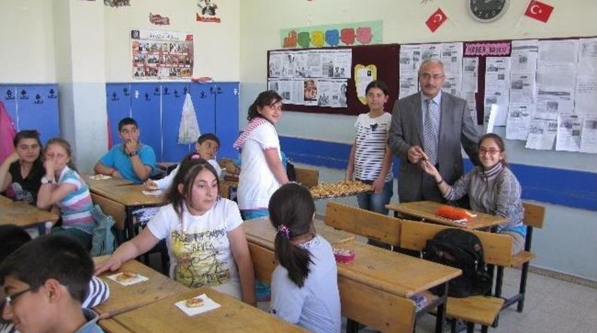 Yerk&ouml;y&rsquo;de &Ouml;ğrencilere Kandil Simidi Dağıtıldı