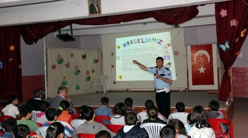 &Ouml;ğrencilere Trafik Konulu Konferans Verildi
