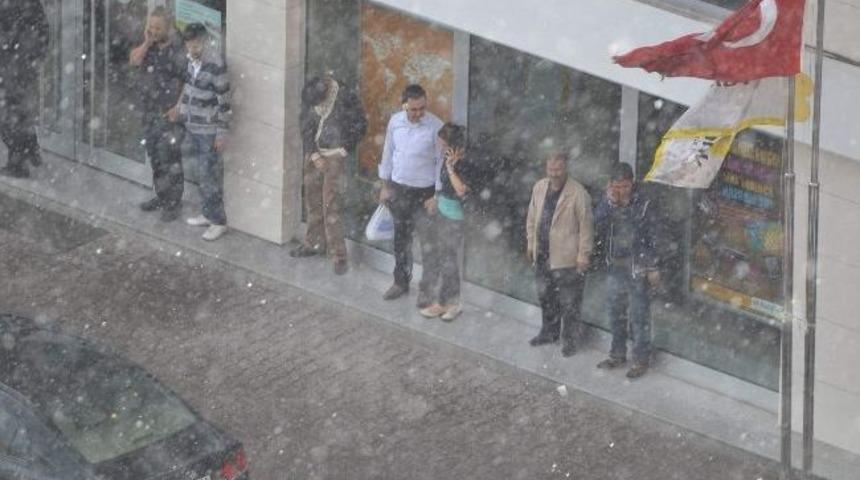 Kayseri&rsquo;de Sağanak Yağış Etkili Oldu