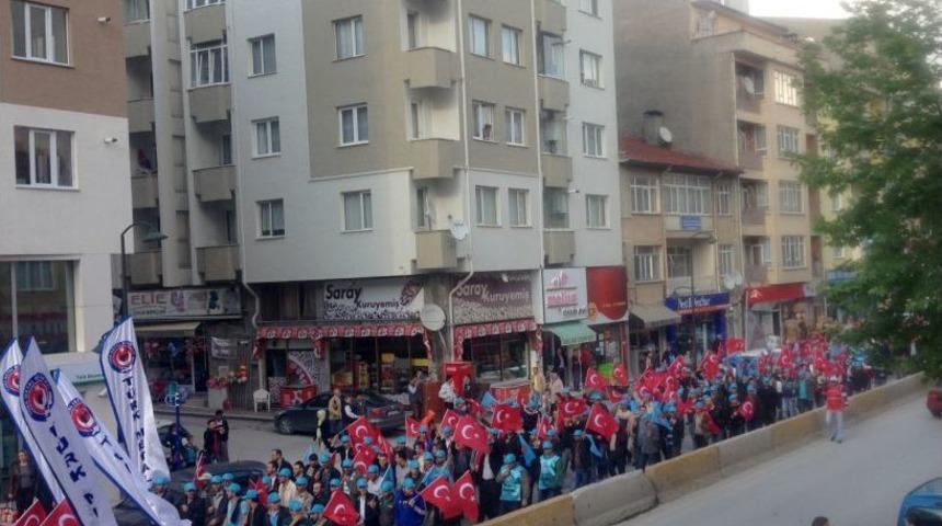 İş&ccedil;iler Meydana Indi