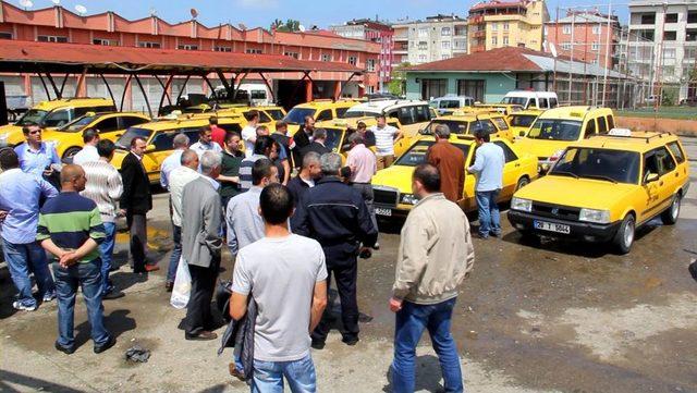 Taksiciler 'korsan' Protesto Etti