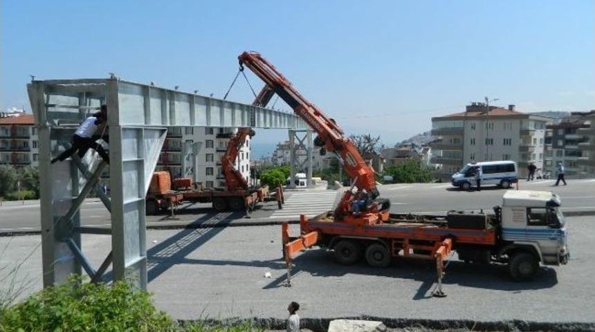 &Ouml;l&uuml;m Yoluna &Uuml;st Ge&ccedil;it