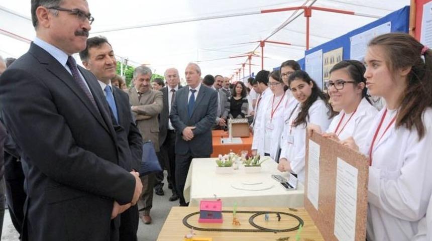 &Ouml;ğrenciler Araştırma Projelerini Bilim Fuarı'nda Sergiledi