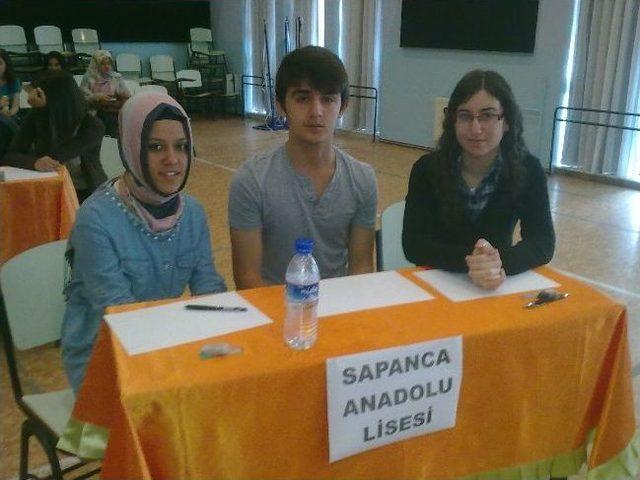 Liselerarası Bilgi Yarışmasında Sapanca Anadolu Lisesi Finale Kaldı