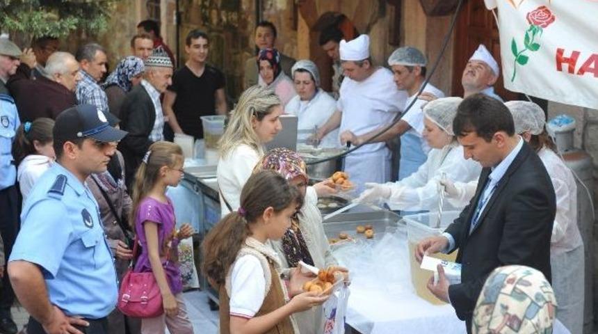 Boz&uuml;y&uuml;k Belediyesi'nden Regaip Kandili Dolayısı İle Lokma İkramı