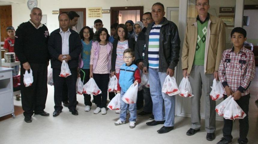 G&uuml;lnar Devlet Hastanesi'nde Kandil Simidi Dağıttılar