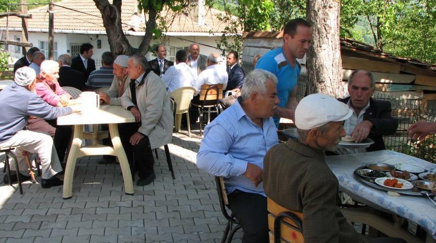 K&ouml;yl&uuml;ler Her Yıl &Uuml;&ccedil; Aylar'ın Gelişini Kutluyor