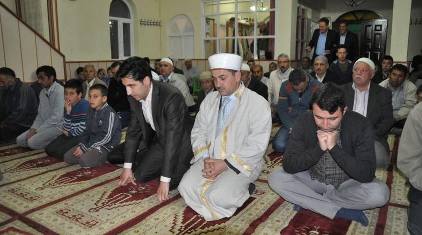 Yozgat&rsquo;ta Regaip Kandili Dolayısıyla Camiler Doldu Taştı