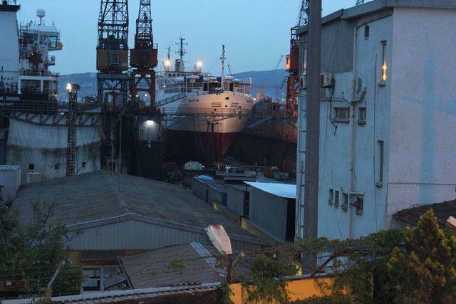 Tuzla Tersanesi nde Patlama: 1 &Ouml;l&uuml; 1